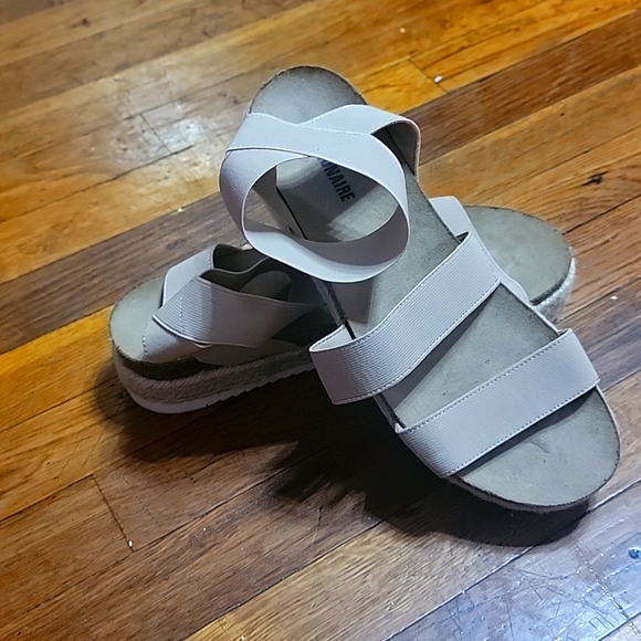 Cushionaire women's sandal size 11w color cram beautiful exelente condition - Picture 3 of 17
